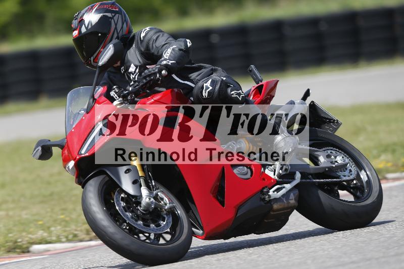 /27 12.06.2025 Ducati Schweiz Trackday Warmup  ADR/blau-bleu/ohne